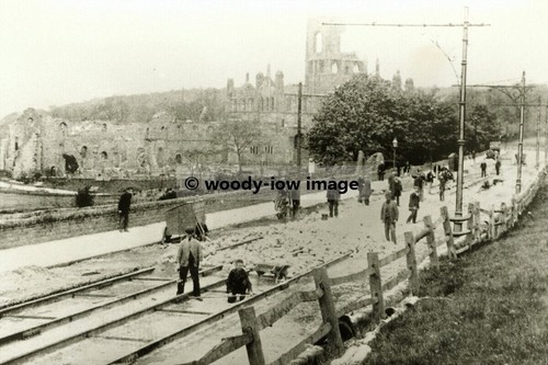 A0213 leeds tram workers at - a0213,